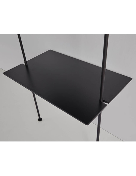 Anlehnregal mit Desk Pool Desk von MOX | betz-designmöbel.ch.