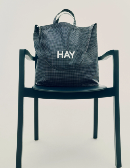 Umhängetasche Grid Crossover Bag von HAY | betz-designmöbel.ch