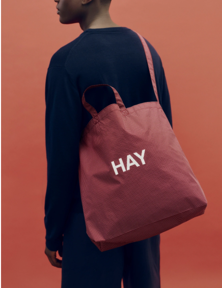 Umhängetasche Grid Crossover Bag von HAY | betz-designmöbel.ch