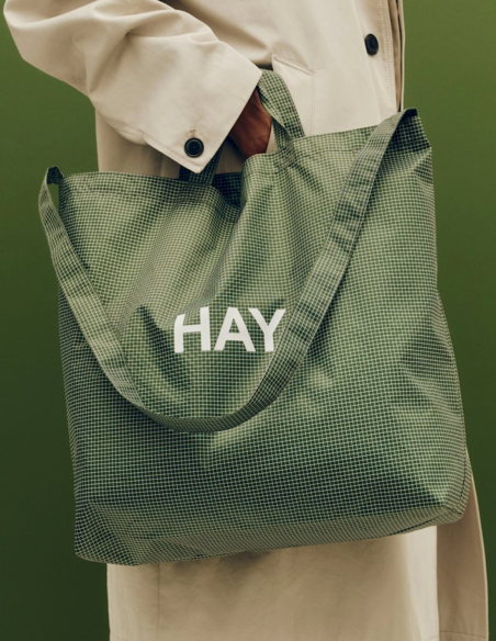 Umhängetasche Grid Crossover Bag von HAY | betz-designmöbel.ch