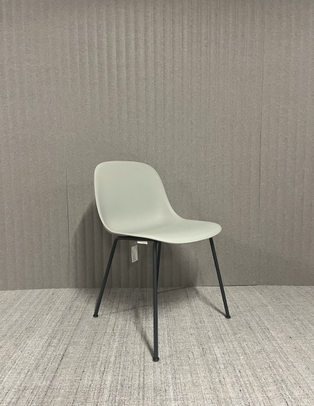Stuhl Fiber Side Chair Tube Base von Muuto Ausstellungsstück