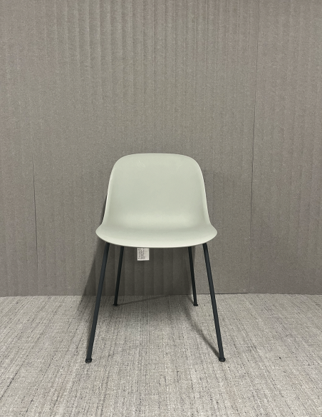 Stuhl Fiber Side Chair Tube Base von Muuto Ausstellungsstück