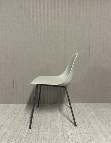 Stuhl Fiber Side Chair Tube Base von Muuto Ausstellungsstück