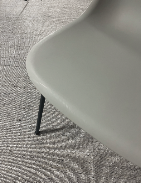Stuhl Fiber Side Chair Tube Base von Muuto Ausstellungsstück
