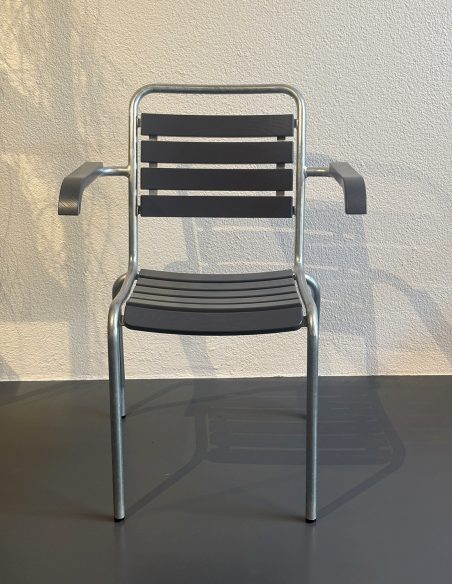 Gartenstuhl klassisch von Atelier Alinea Ausstellungsstück