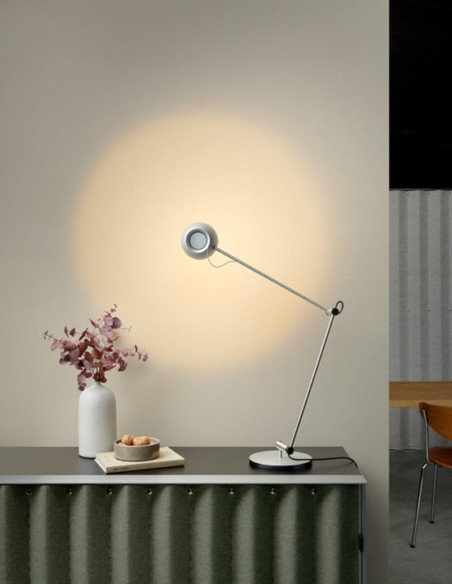 Tischleuchte IRIO T von Baltensweiler | betz-designmöbel.ch