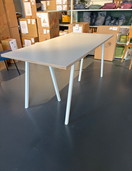 Tisch Loop Stand von HAY Ausstellungsstück