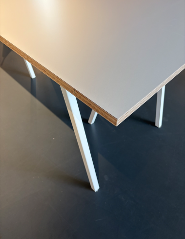Tisch Loop Stand von HAY Ausstellungsstück