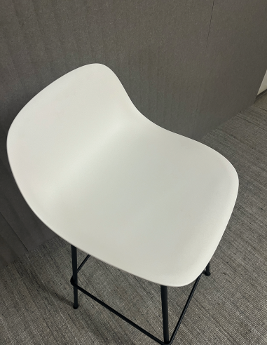 Barhocker Fiber Bar Stool von Muuto Ausstellungsstück