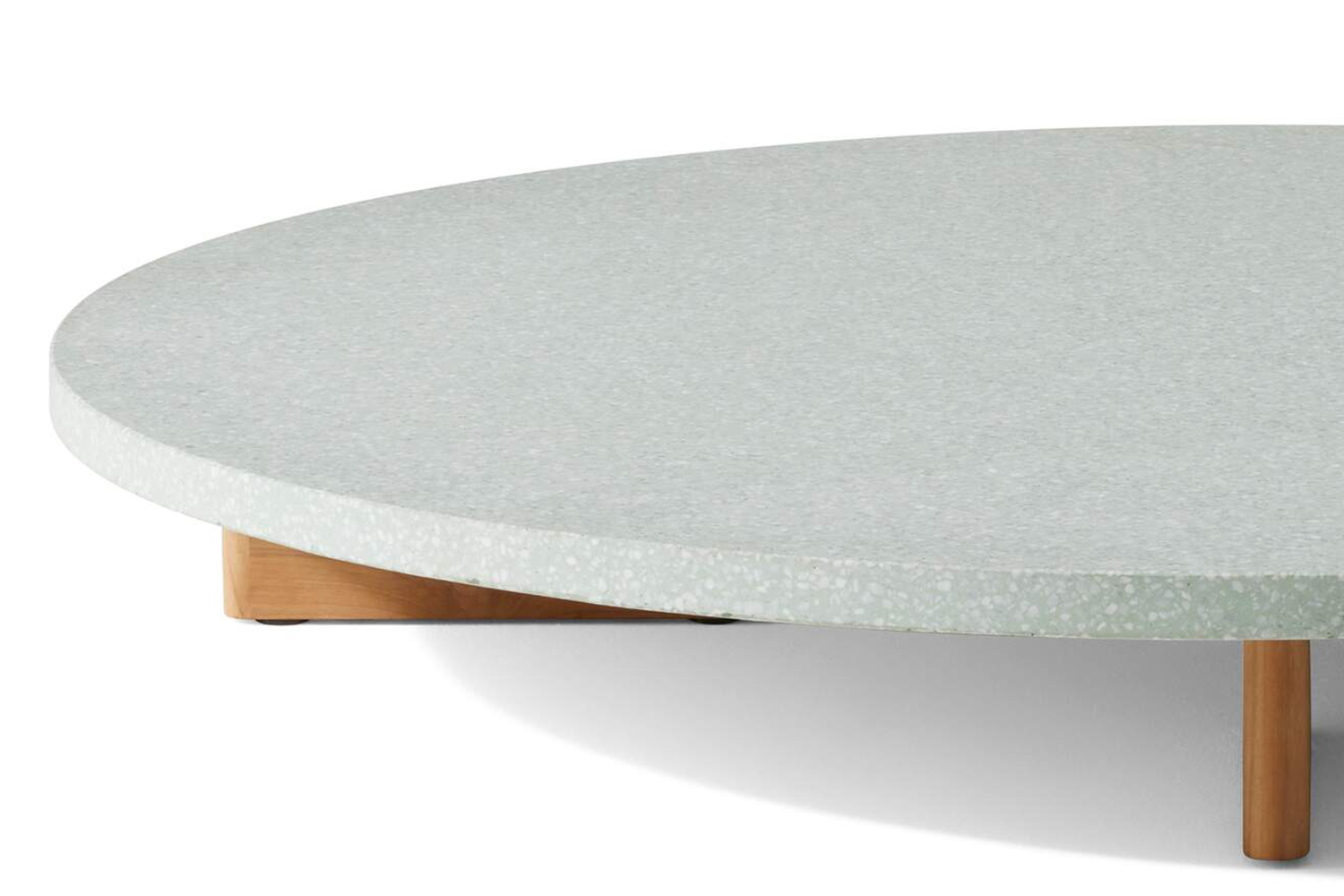 Der Beistelltisch Stil Out mit der Tischplatte aus Terrazzo in der Farbe Gr&uuml;n-Weiss.